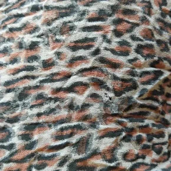 *Free With Purchase*Leopard print scarf - Picture 3 of 6